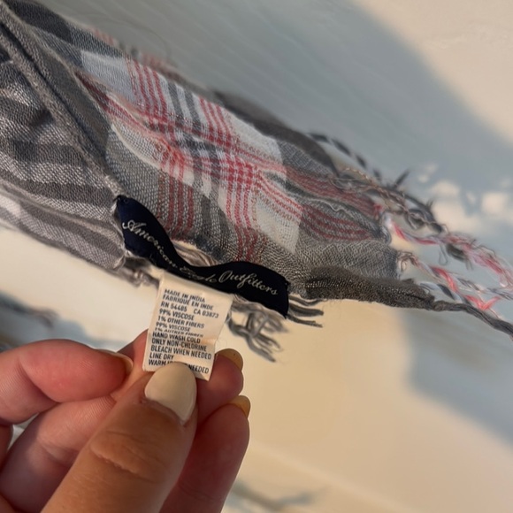 American Eagle Gray and Pink Checkered Scarf - Picture 4 of 5